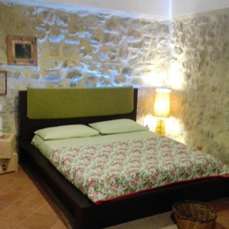 Le ..pietre .. parlano Villa Rocca Imperiale Esterno foto