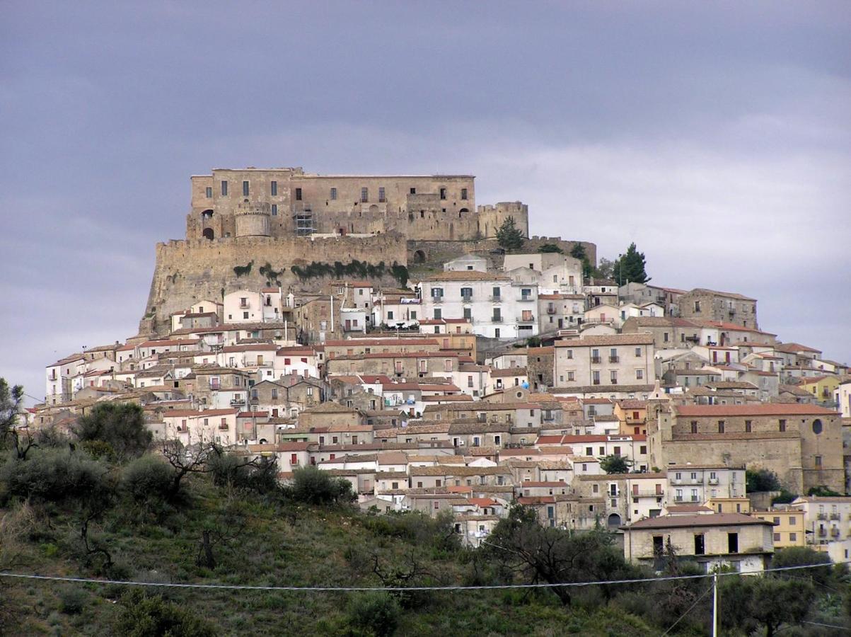 Le ..pietre .. parlano Villa Rocca Imperiale Esterno foto