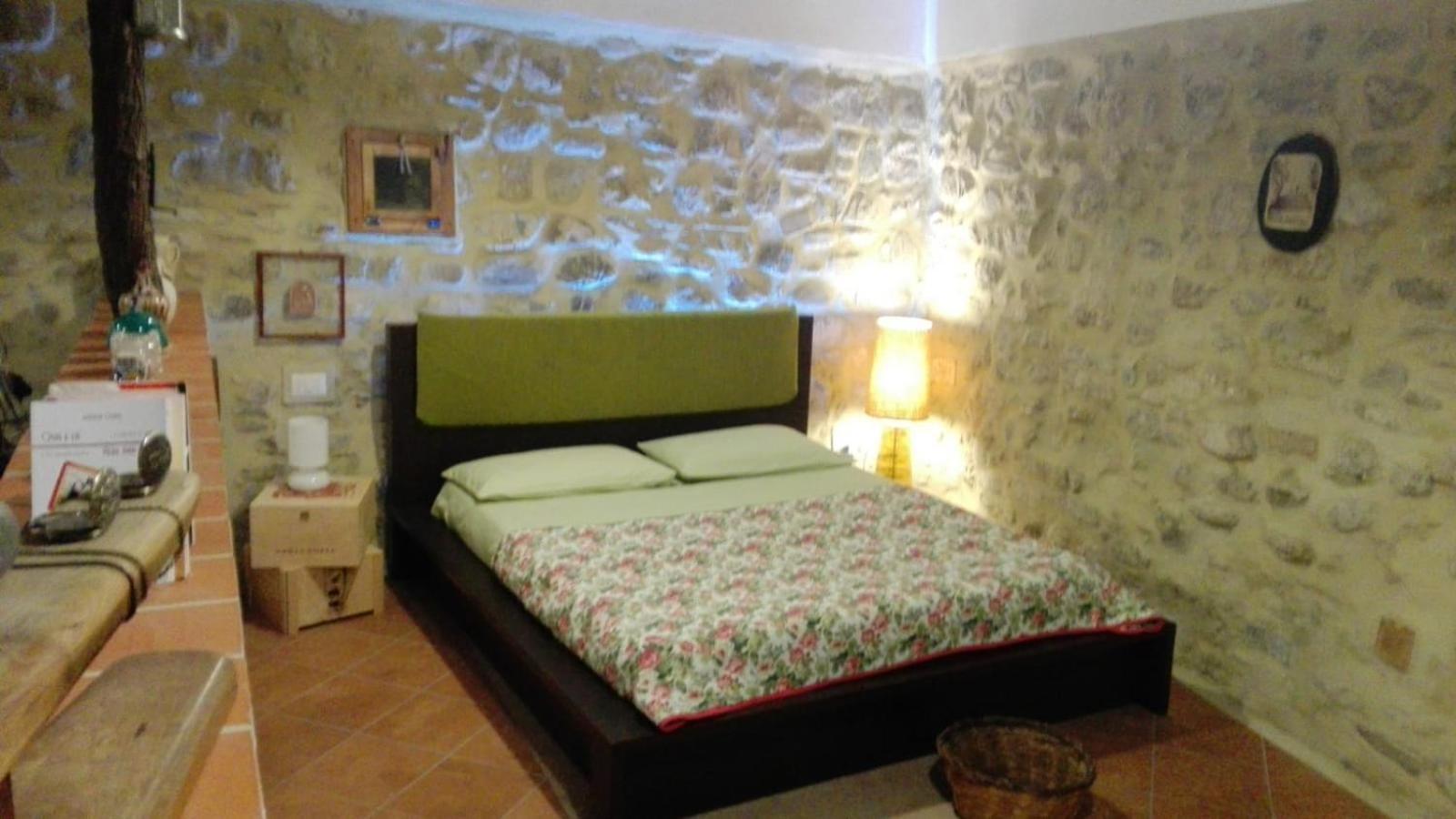 Le ..pietre .. parlano Villa Rocca Imperiale Esterno foto